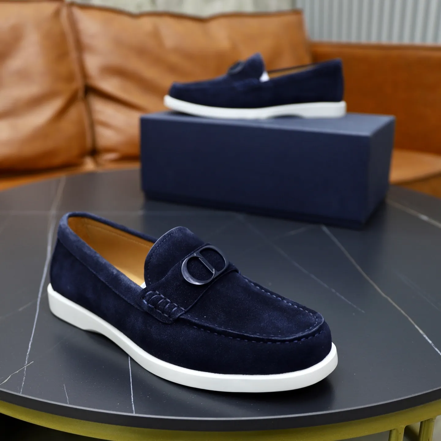 Ex-factory price: 560🙅‍♂️🙅‍♂️🙅‍♂️ Brand: Dior DIOR Standard code: Men's code 38/44 (45 can be customized) Grade: Same as the official website Material: Original cowhide stitching, cowhide lining, original TPU wear-resistant soft outsole Style categories: Leisure and sports version, footwear for driving, young fashion, European and American trends, British style Color: actual picture color